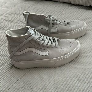 Platform light gray vans